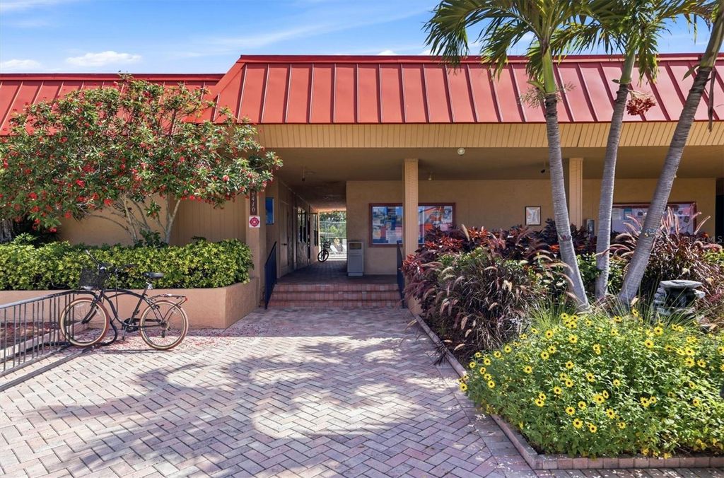 Image 44 of property listing at 9528 ANTIQUA COVE 9528, Bradenton, FL 34210