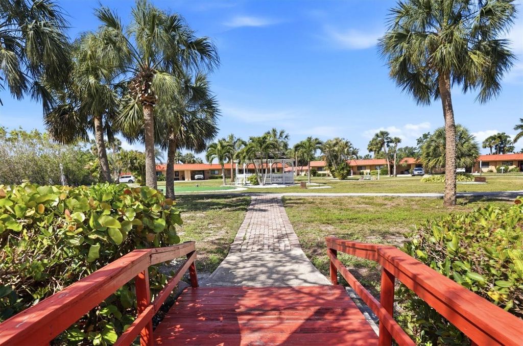 Image 56 of property listing at 9528 ANTIQUA COVE 9528, Bradenton, FL 34210