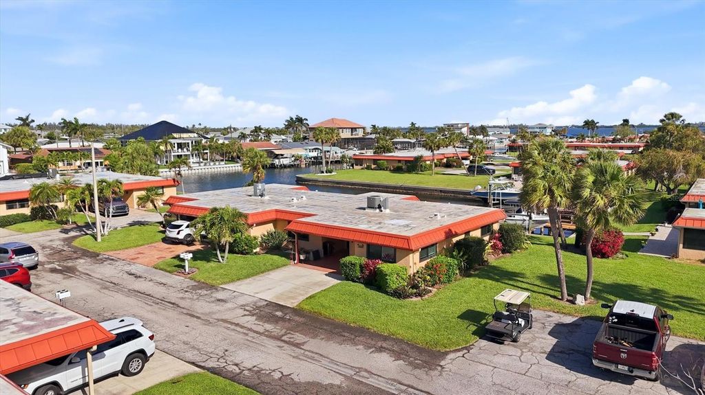 Image 10 of property listing at 9528 ANTIQUA COVE 9528, Bradenton, FL 34210