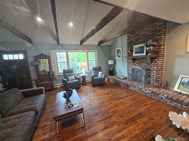 4 Beach Avenue, Northport, NY 11768