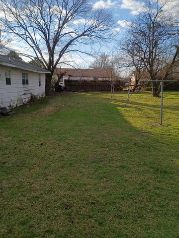 505 W 1st Street, Ferris, TX 75125
