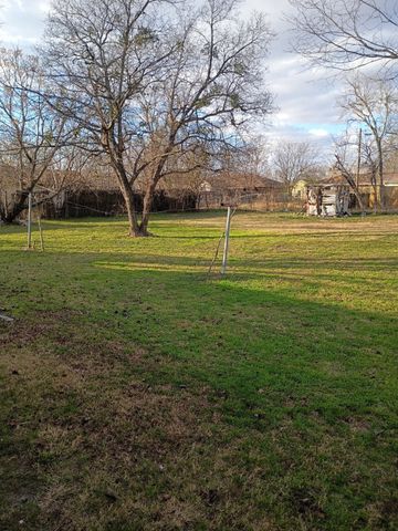 505 W 1st Street, Ferris, TX 75125