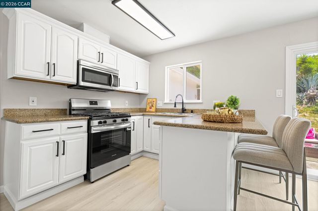 698 Mini Dr, Vallejo, CA 94589