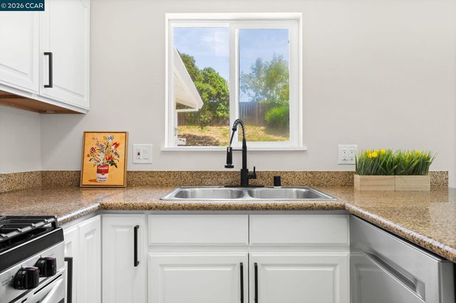 698 Mini Dr, Vallejo, CA 94589