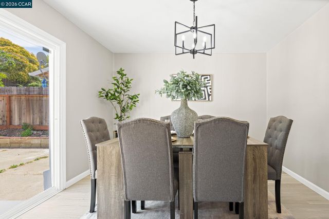 698 Mini Dr, Vallejo, CA 94589