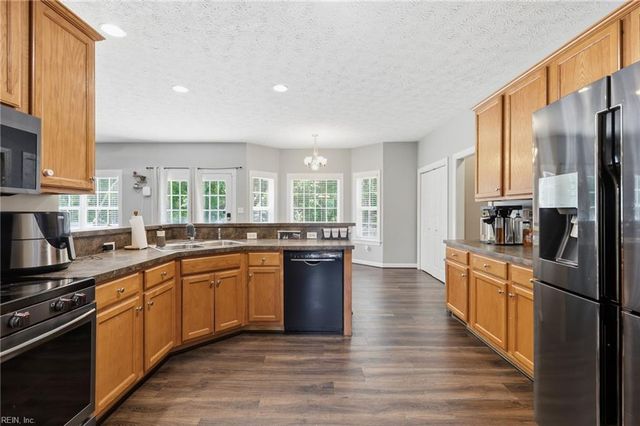 301 Forest View LN, Smithfield, VA 23430