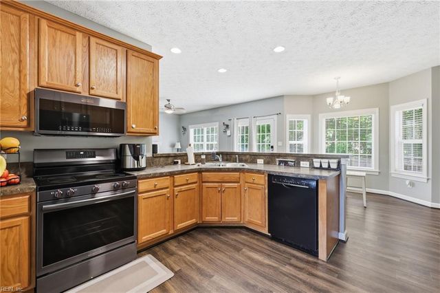 301 Forest View LN, Smithfield, VA 23430