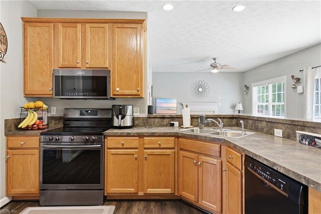 301 Forest View LN, Smithfield, VA 23430