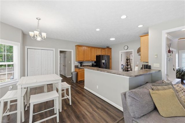 301 Forest View LN, Smithfield, VA 23430