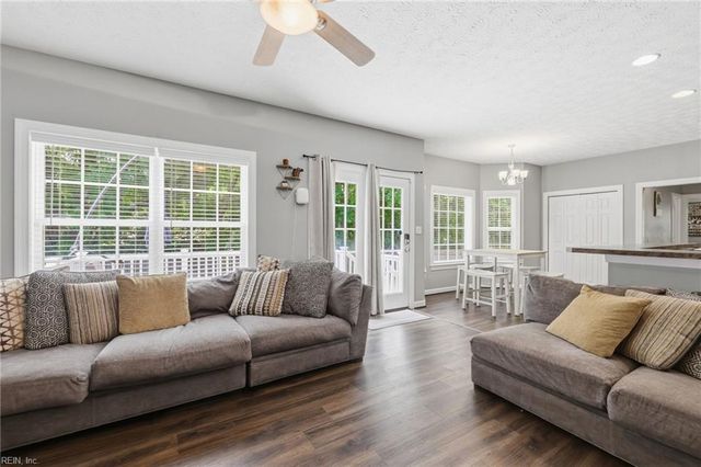301 Forest View LN, Smithfield, VA 23430