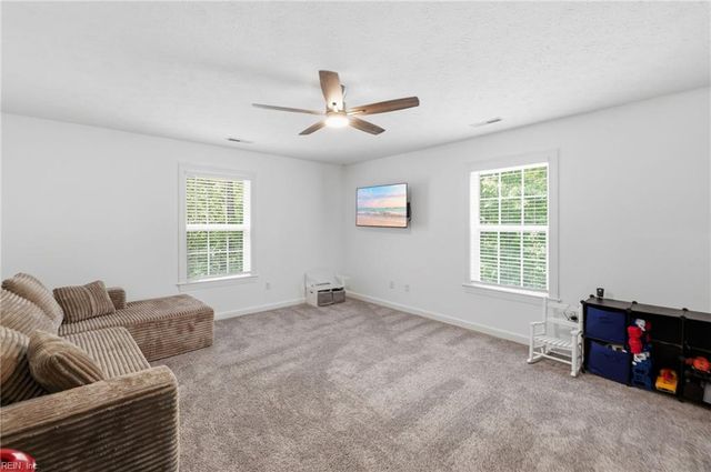 301 Forest View LN, Smithfield, VA 23430