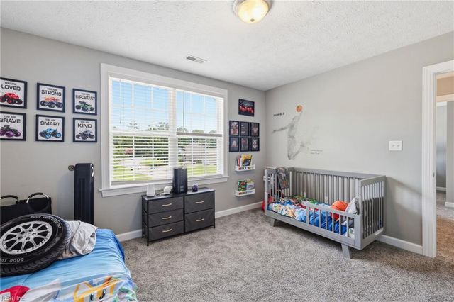301 Forest View LN, Smithfield, VA 23430