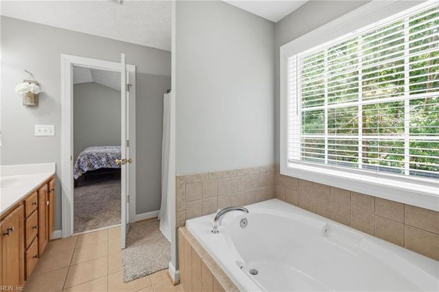301 Forest View LN, Smithfield, VA 23430