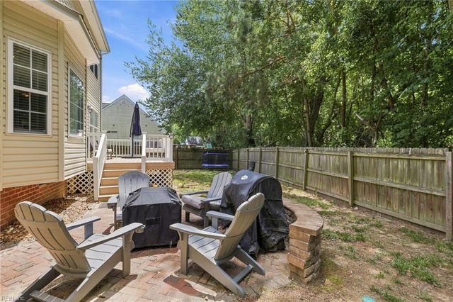 301 Forest View LN, Smithfield, VA 23430