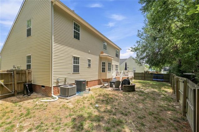 301 Forest View LN, Smithfield, VA 23430