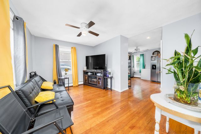 16 South St, Salem, MA 01970