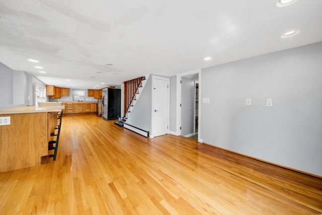 16 South St, Salem, MA 01970