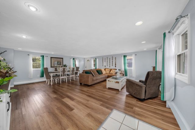 16 South St, Salem, MA 01970