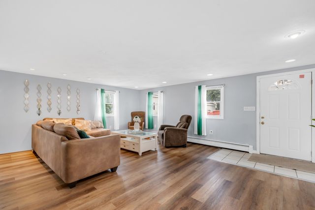 16 South St, Salem, MA 01970