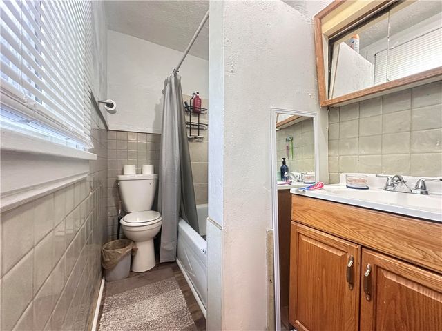 100 Center Avenue, West View, PA 15229