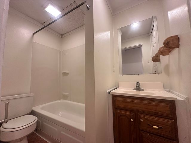 100 Center Avenue, West View, PA 15229