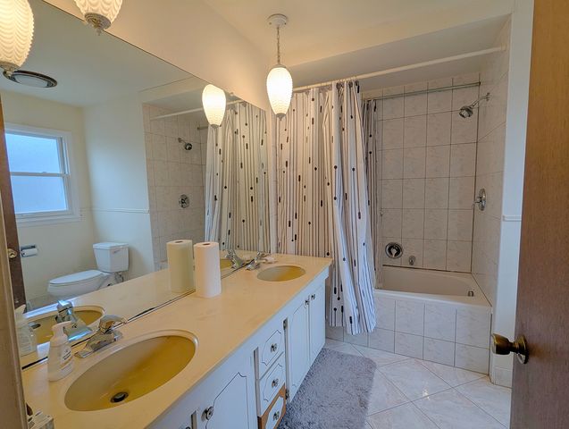 1206 E Suffield Drive, Arlington Heights, IL 60004