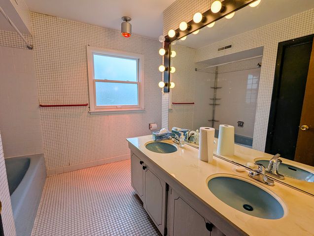 1206 E Suffield Drive, Arlington Heights, IL 60004