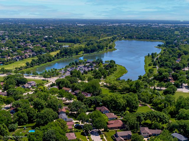 1206 E Suffield Drive, Arlington Heights, IL 60004