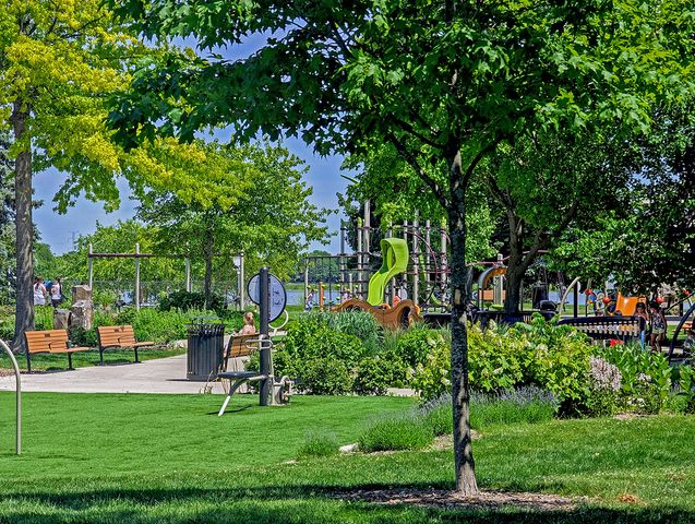 1206 E Suffield Drive, Arlington Heights, IL 60004