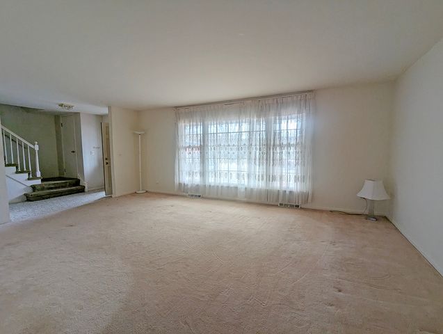 1206 E Suffield Drive, Arlington Heights, IL 60004