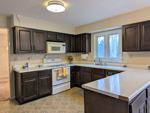 1206 E Suffield Drive, Arlington Heights, IL 60004