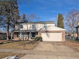 1206 E Suffield Drive, Arlington Heights, IL 60004