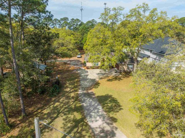 1555 Ocean Breeze Ln, Gulf Breeze, FL 32563