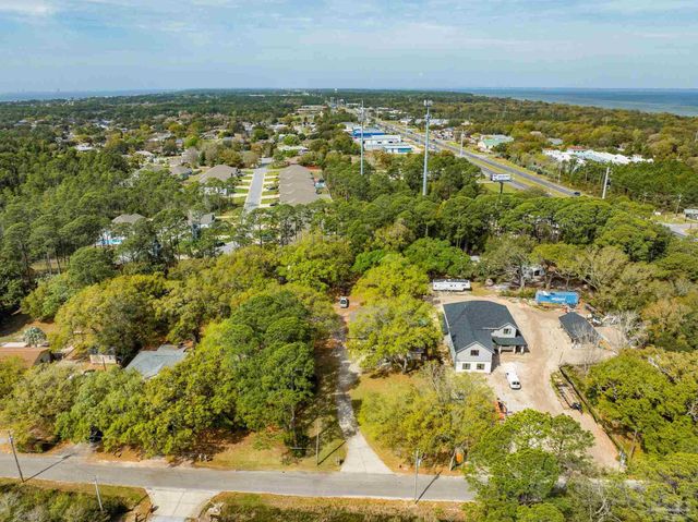 1555 Ocean Breeze Ln, Gulf Breeze, FL 32563