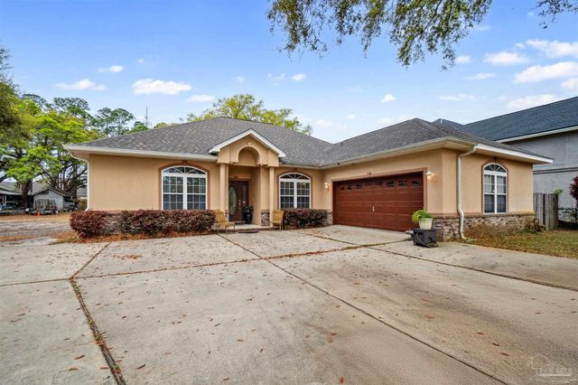 1555 Ocean Breeze Ln, Gulf Breeze, FL 32563