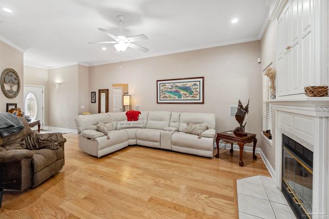 1555 Ocean Breeze Ln, Gulf Breeze, FL 32563