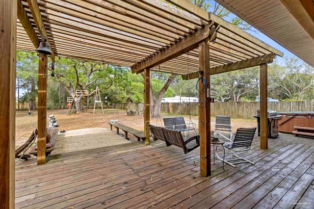 1555 Ocean Breeze Ln, Gulf Breeze, FL 32563