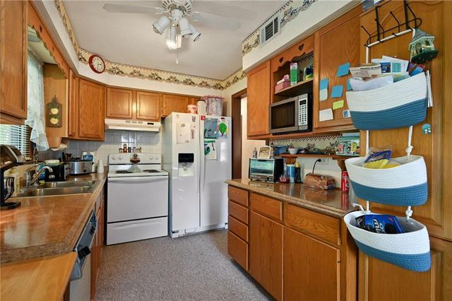 14622 E 36th Street S, Independence, MO 64055