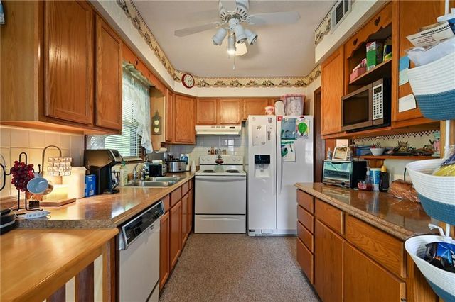 14622 E 36th Street S, Independence, MO 64055