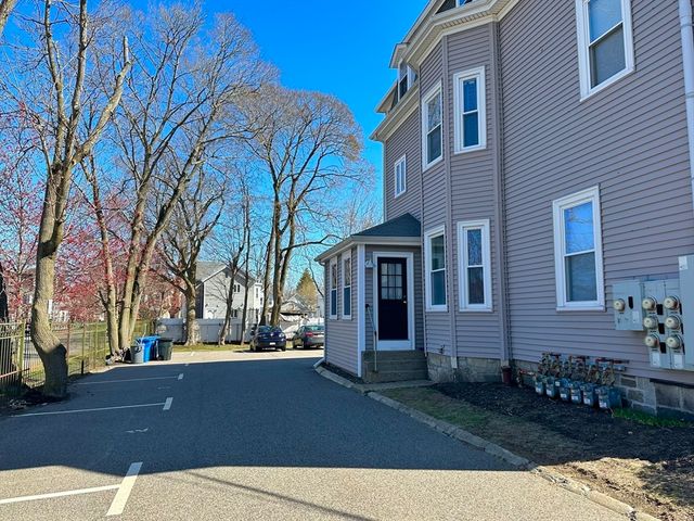 26 Cherry St 1, Waltham, MA 02453