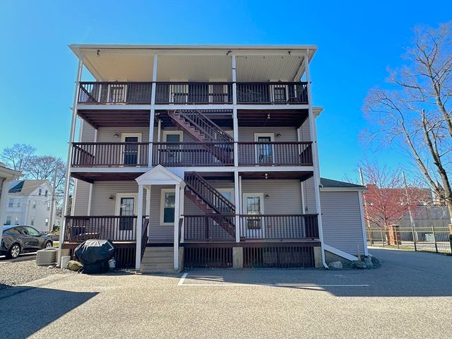 26 Cherry St 1, Waltham, MA 02453