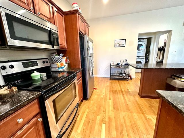 26 Cherry St 1, Waltham, MA 02453