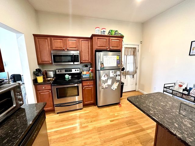 26 Cherry St 1, Waltham, MA 02453
