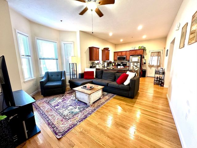26 Cherry St 1, Waltham, MA 02453