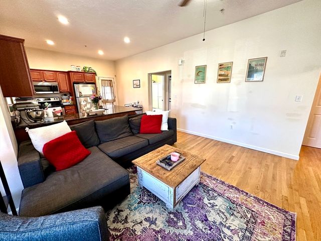 26 Cherry St 1, Waltham, MA 02453