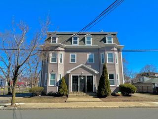 26 Cherry St 1, Waltham, MA 02453