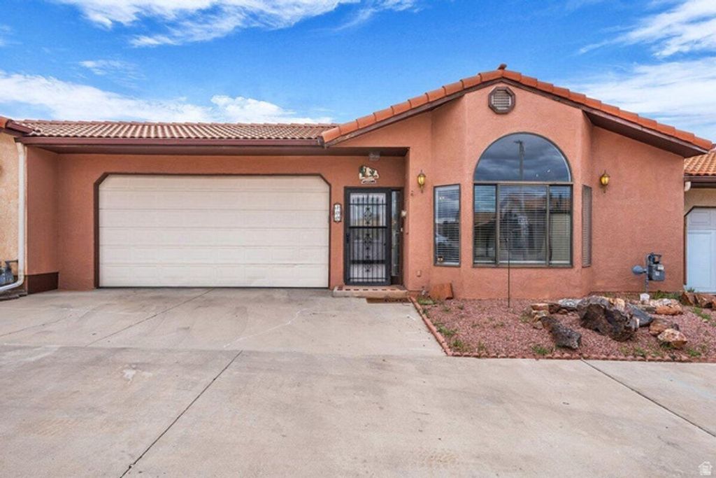 Image 1 of property listing at 1331 N DIXIE DOWNS RD #100, St. George, UT 84770