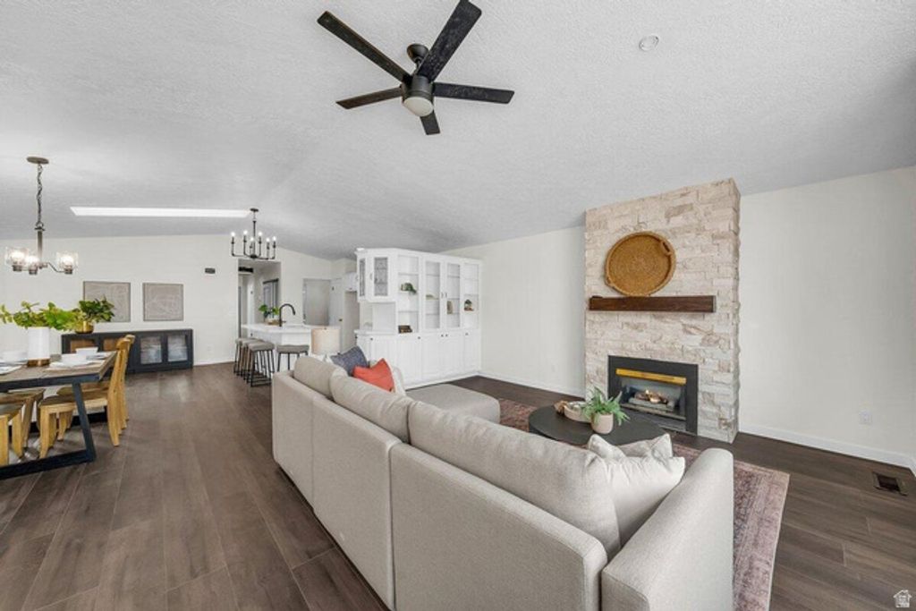 Image 2 of property listing at 1331 N DIXIE DOWNS RD #100, St. George, UT 84770