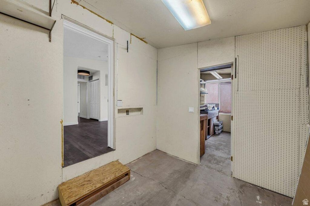 Image 12 of property listing at 1331 N DIXIE DOWNS RD #100, St. George, UT 84770