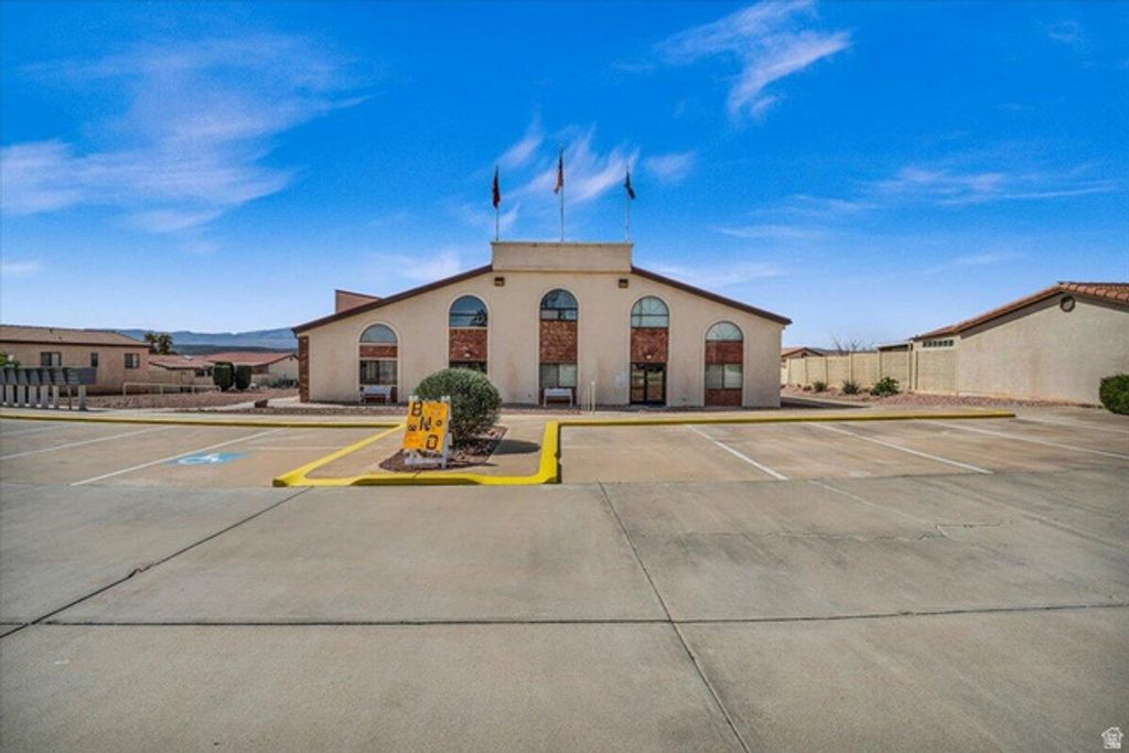 Image 16 of property listing at 1331 N DIXIE DOWNS RD #100, St. George, UT 84770